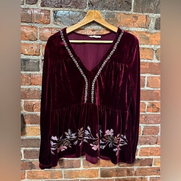 Love Riche Tops - Loveriche Embroidered Velvet Long Sleeve V-Neck Top - Burgundy Size Medium